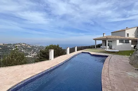 Location maison  Costa Brava avec vue mer et piscine | ChicVillas